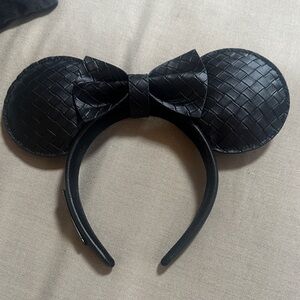 Authentic Disney Minnie Mouse ears headband with remove-able bow